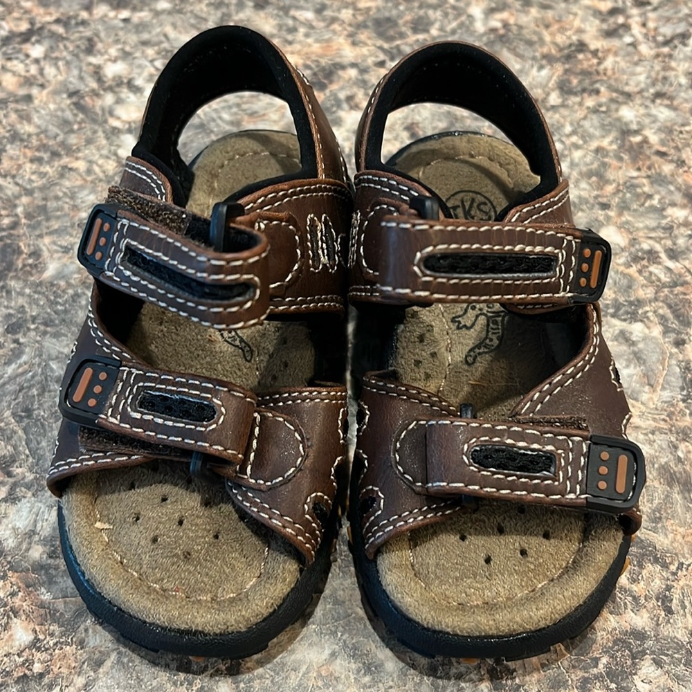 🌺 Kids sandals by TKS Size 5.